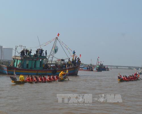 Độc đáo hội bơi chải Diêm Điền 